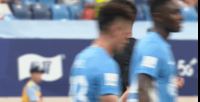 大雷哥怎么了！泰山半场0-1落后，王大雷蹲地垂头久久不愿起身